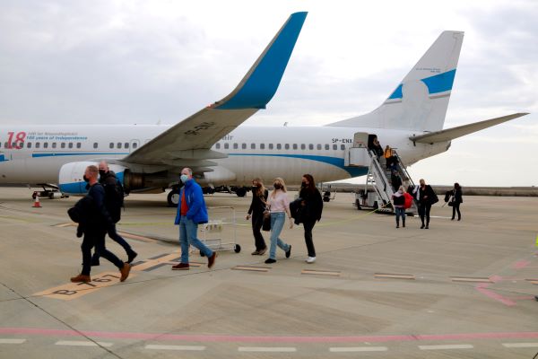 Swedish skiers arriving in Lleida-Alguaire on February 13, 2022 (by Anna Berga)